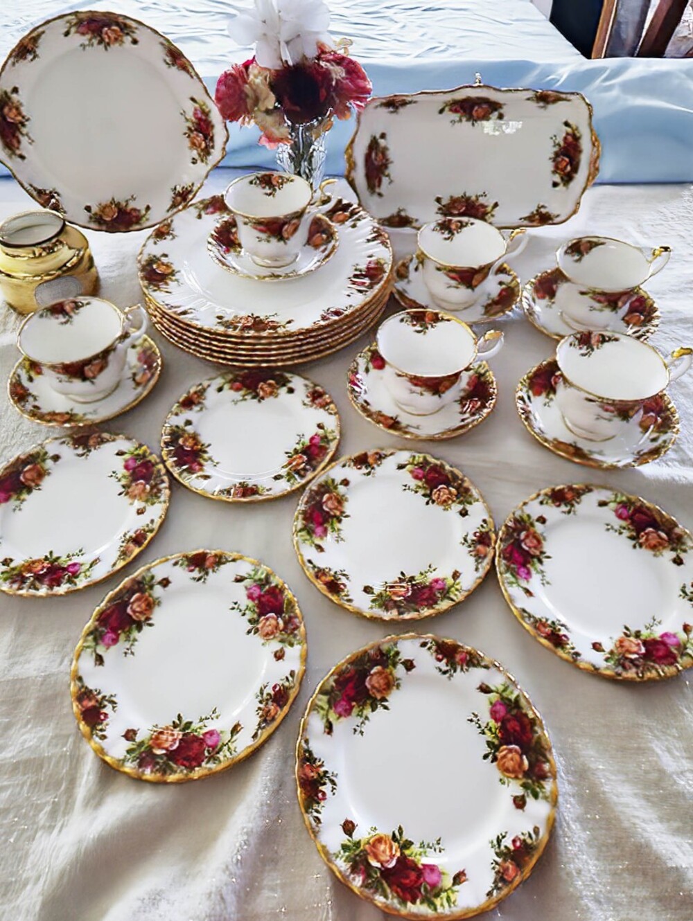 Beautiful Royal Albert Old Country Rose Dinnerware Set. Made In England!